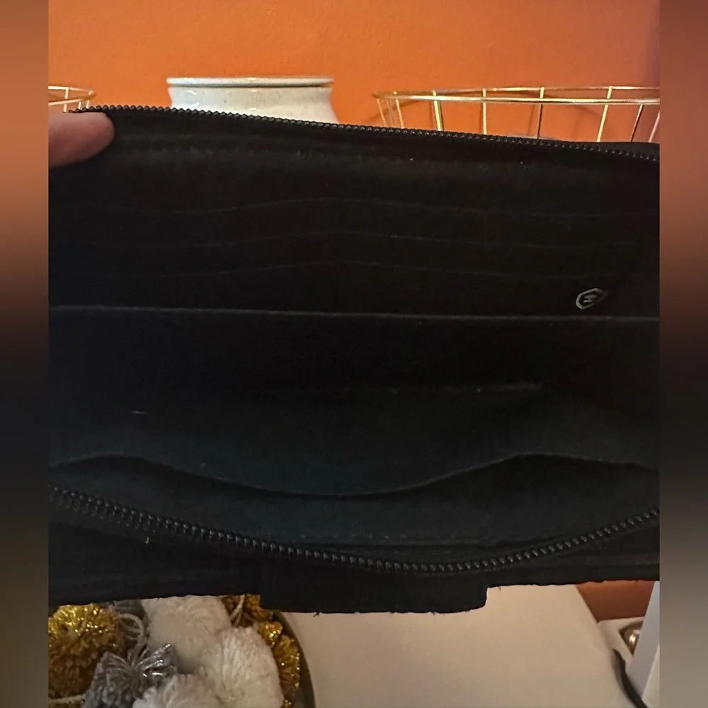 VERA BRADLEY Black Quilted Wallet with Turn-Lock - Picture 10 of 12